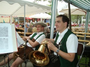 Maibaumaufstellen Trachtenverein 2012 036